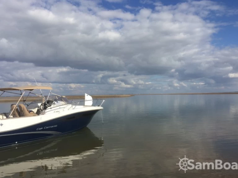 Wynajmij Jeanneau Cap Camarat 7.5 WA w Royan