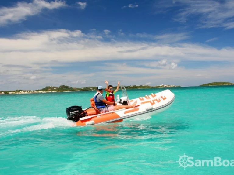 Łódż półsztywna do wynajmu w Marigot w najlepszej cenie