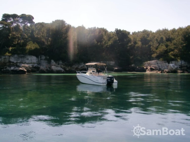 Wynajmij Quicksilver Activ 535 Open w Antibes
