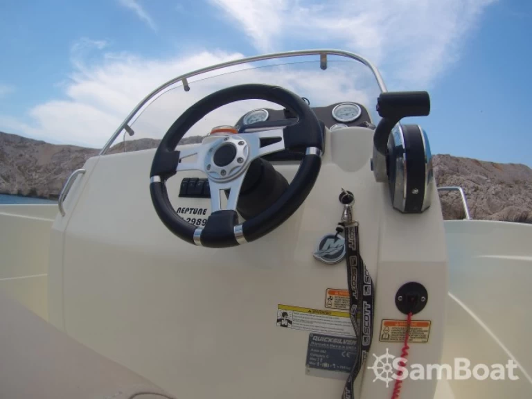 Wynajmij Motorówka z lub bez skippera Quicksilver w Marsylia