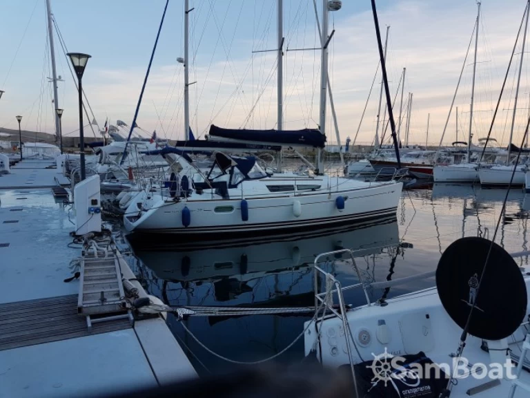 Wynajem Żaglowiec Jeanneau z patentem 