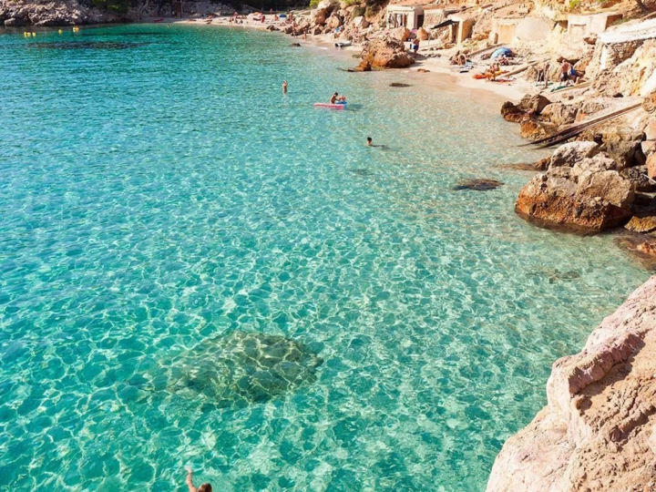 Żaglowiec do wynajmu w Sant Antoni de Portmany w najlepszej cenie