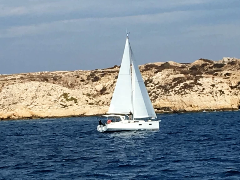 Wynajmij Bénéteau Oceanis 38.1 w Sète