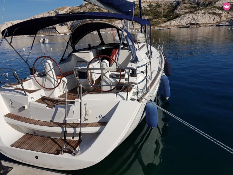 Jeanneau Sun Odyssey 39i między profesjonalistami a osobami prywatnymi w Marsylia