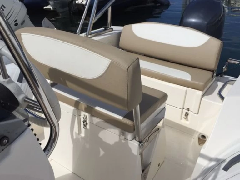 Łódż półsztywna do wynajmu w Saint-Georges-de-Didonne w najlepszej cenie