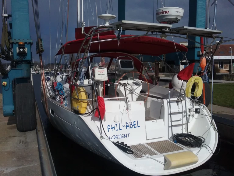 Wynajem Żaglowiec Bénéteau z patentem 
