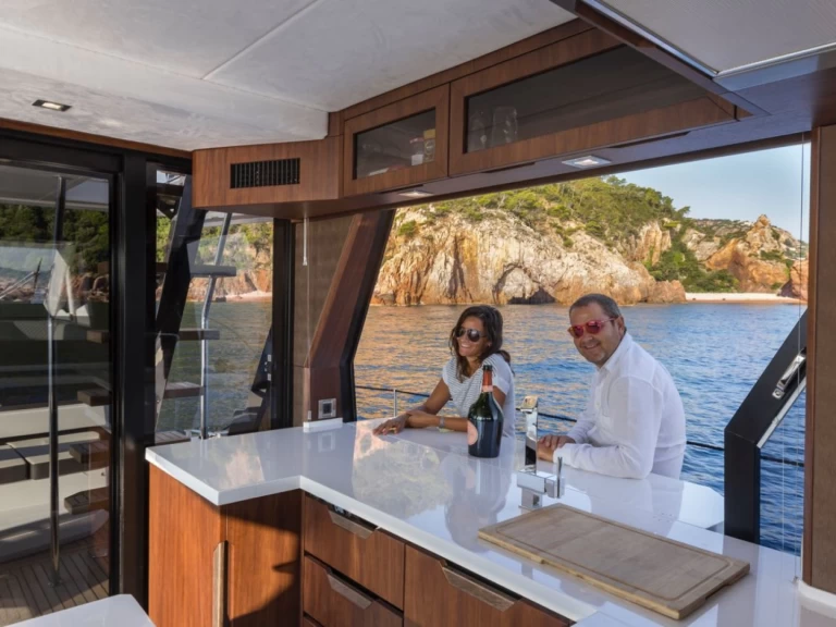 Wynajem Motorówka Galeon z patentem 