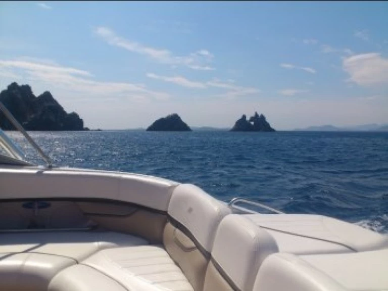 Four Winns Horizon między profesjonalistami a osobami prywatnymi w Le Bourget-du-Lac