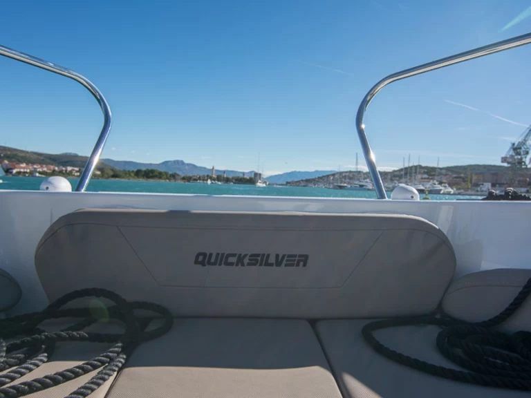 Wynajmij Quicksilver Activ 805 w Trogir