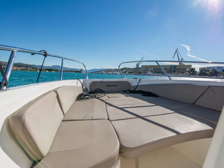 Wynajem łodzi Trogir tanio Activ 805