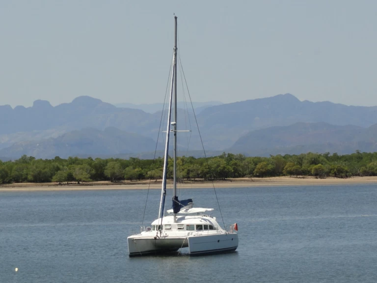 Wynajem Katamaran w Hell-Ville - Lagoon Lagoon 380