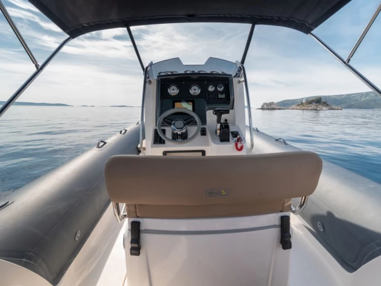 Wynajem łodzi Bwa Sport 26 GTO w Trogir na SamBoat 