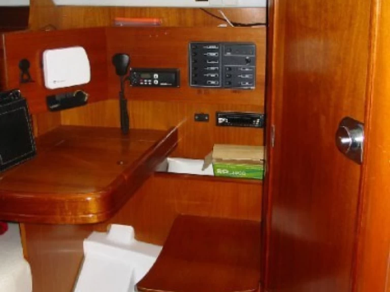 Wynajem Żaglowiec Bénéteau z patentem 