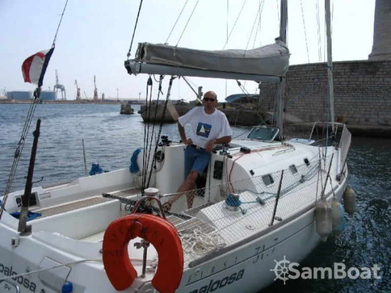 Bénéteau First 31.7 między profesjonalistami a osobami prywatnymi w Mauguio