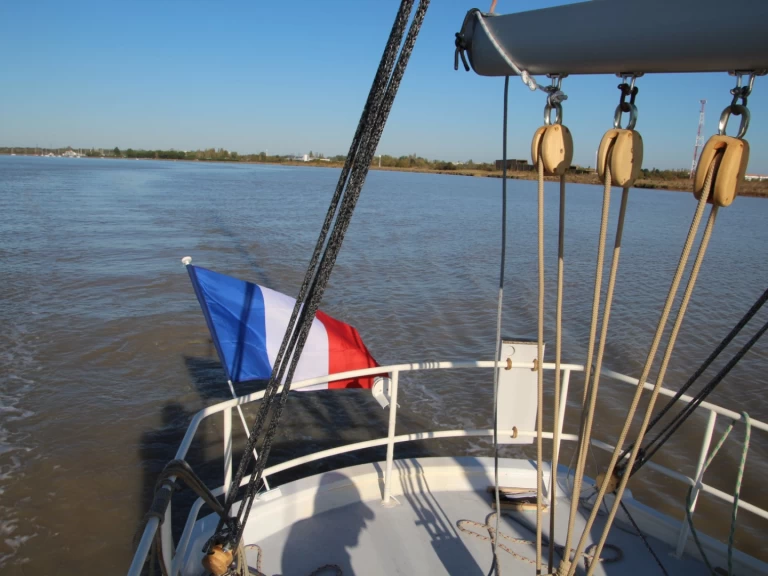 Wynajem Żaglowiec Hollandais z patentem 