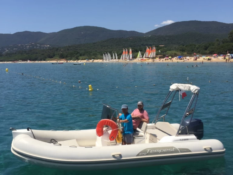 Wynajem łodzi Cavalaire-sur-Mer tanio Tempest 570