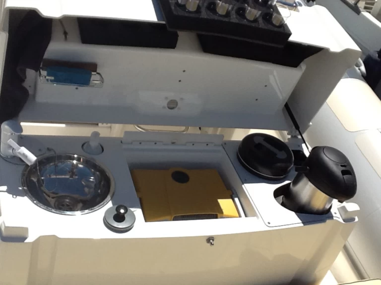 Łódż półsztywna do wynajmu w Palavas-les-Flots w najlepszej cenie