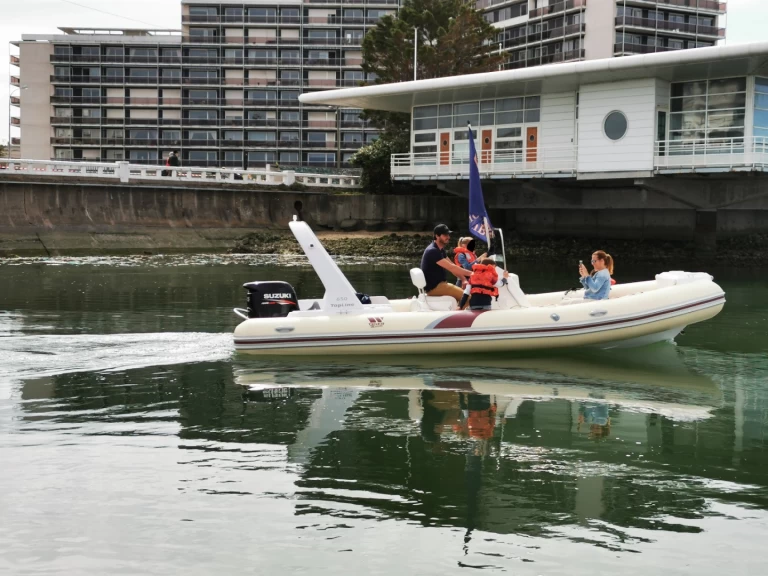 Wynajem Łódż półsztywna Tiger z patentem 