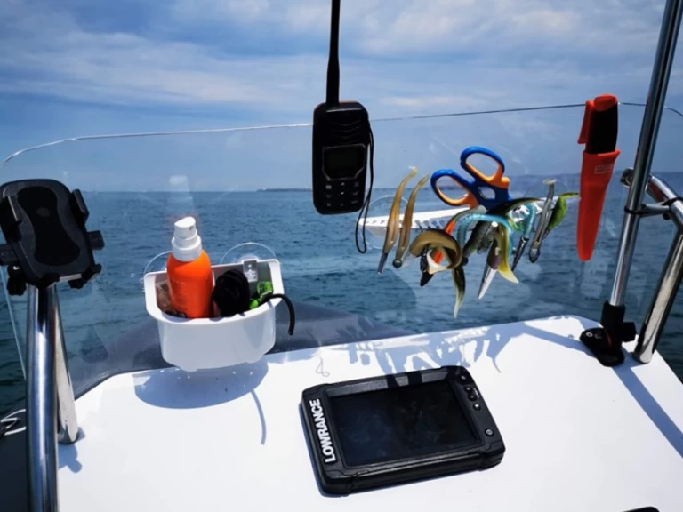 Wynajem łodzi Le Havre tanio 575 SR