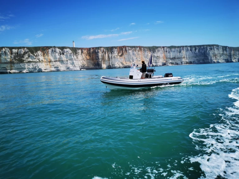 Wynajem łodzi Le Havre tanio 575 SR