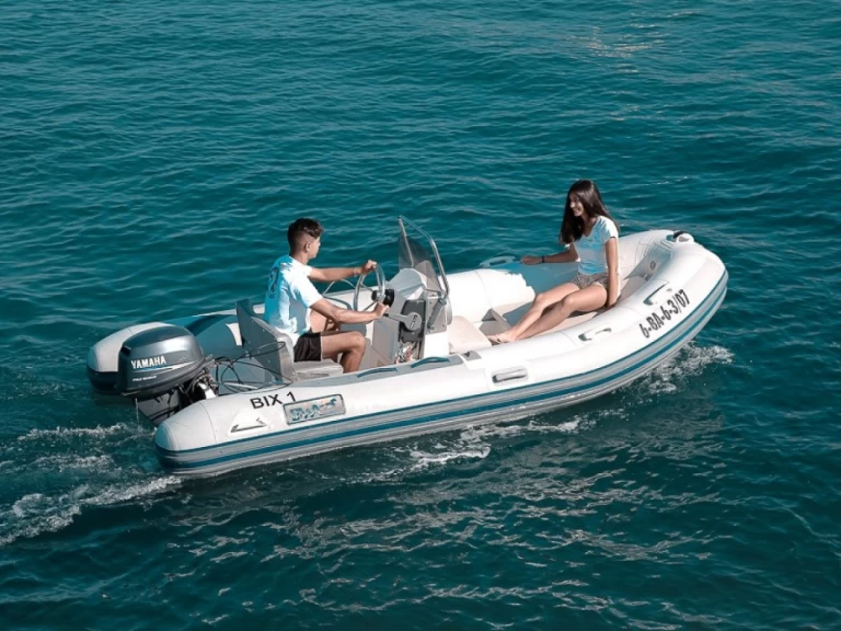 Wynajem Łódż półsztywna w Roses - Bwa Four Four