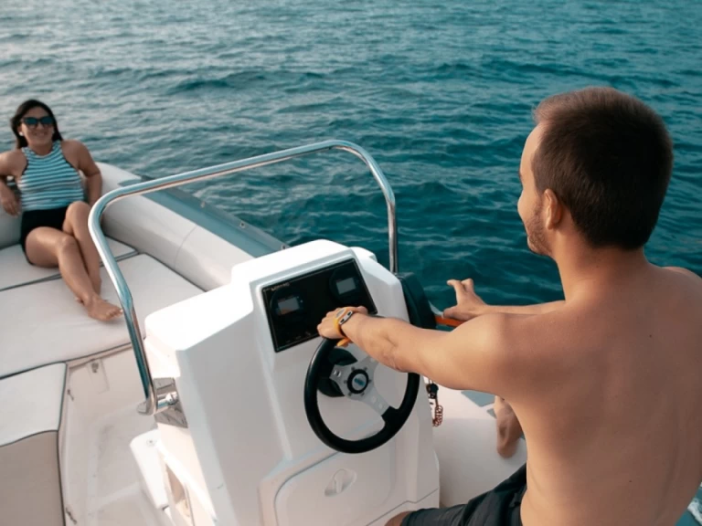 Lomac Lomac 600 IN między profesjonalistami a osobami prywatnymi w Roses