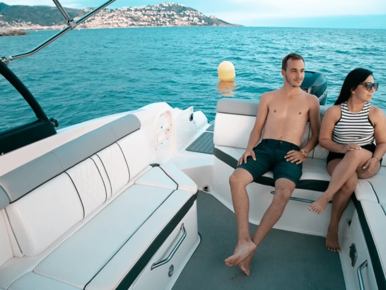 Wynajmij Motorówka z lub bez skippera Sea Ray w Roses