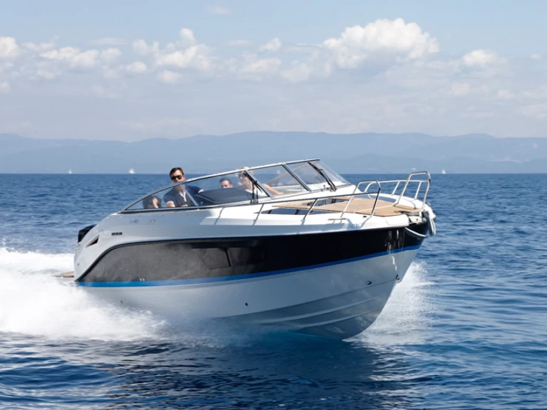 Quicksylver Activ 805 Cruiser między profesjonalistami a osobami prywatnymi w Hyeres