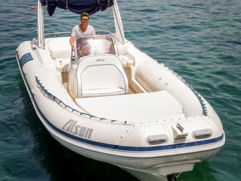 alson 7.50 fast dinghy między profesjonalistami a osobami prywatnymi w Sorrento