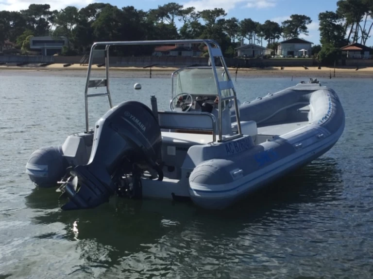 Łódż półsztywna do wynajmu w Lège-Cap-Ferret w najlepszej cenie