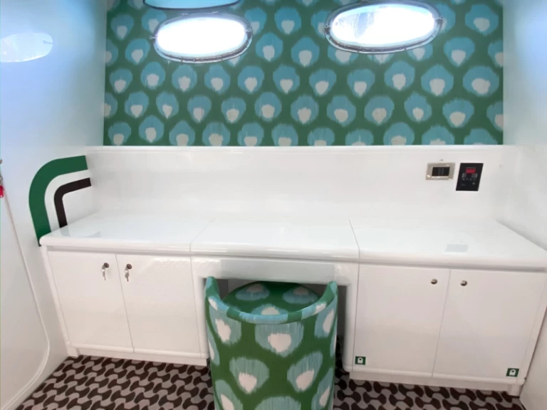 Wynajem Luksusowy jacht Technema z patentem 