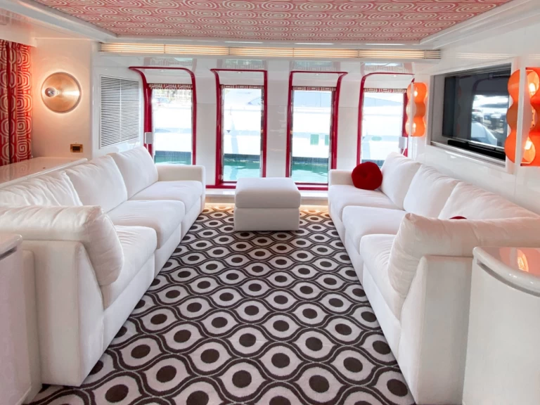 Technema 82 między profesjonalistami a osobami prywatnymi w Ibiza Town