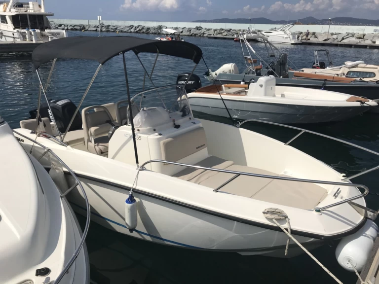 Wynajmij Quicksilver Activ 555 Open w Fréjus