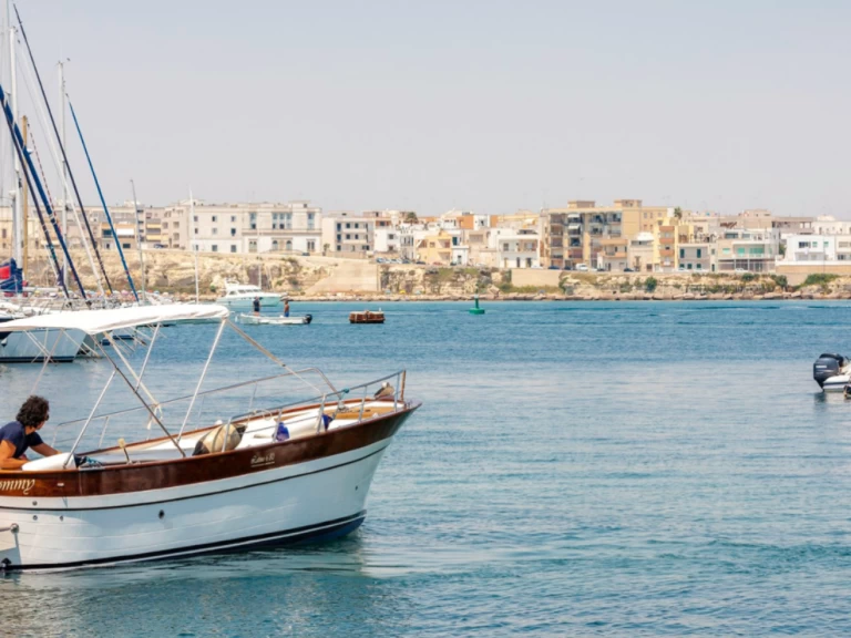 Wynajem Motorówka Gozzo Latino z patentem 