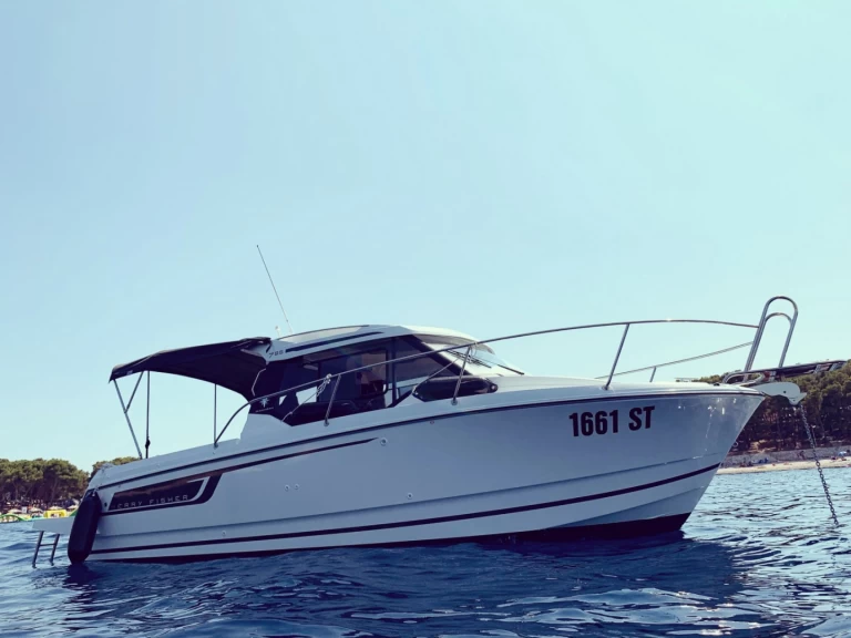 Wynajem Motorówka Bénéteau z patentem 