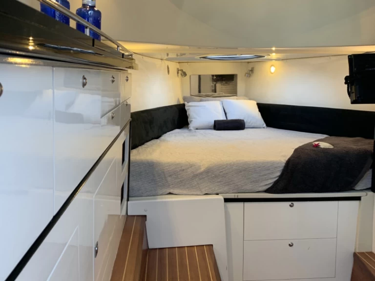 Kardis Nirvana K12 między profesjonalistami a osobami prywatnymi w Santa Eularia des Riu