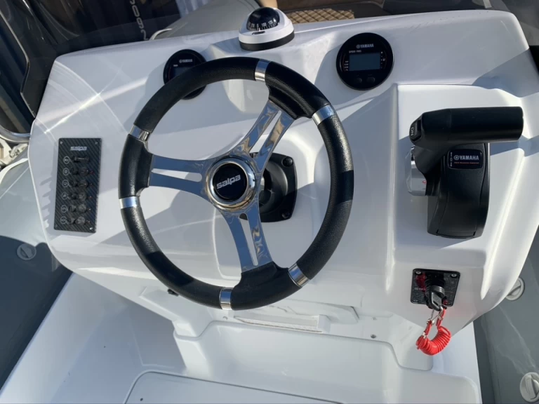 Salpa Salpa Soleil 20 między profesjonalistami a osobami prywatnymi w Roses