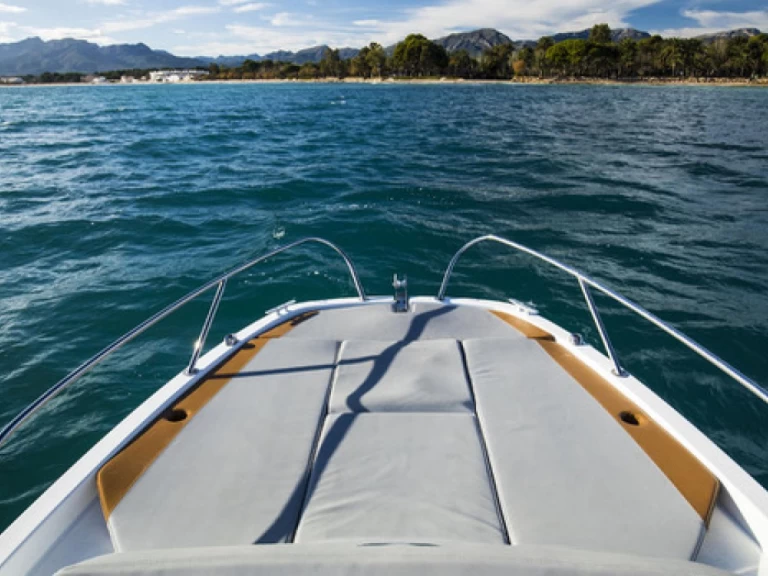 Wynajem Motorówka Bénéteau z patentem 