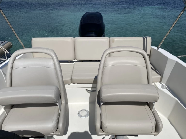 Motorówka do wynajmu w Port Camille Rayon w najlepszej cenie