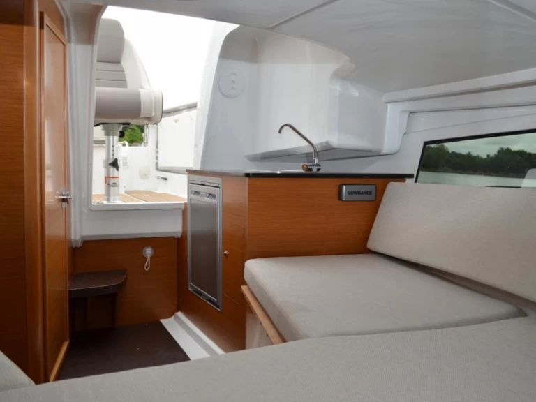 Wynajem łodzi Jeanneau Cap Camarat 7.5 WA w Hyeres na SamBoat 