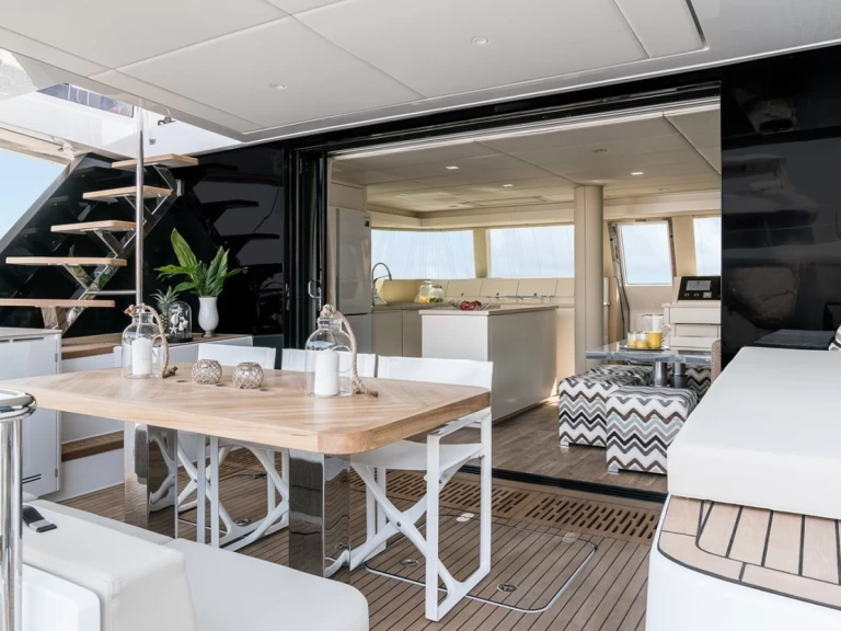 Wynajmij Katamaran z lub bez skippera Sun Reef w Le Marin
