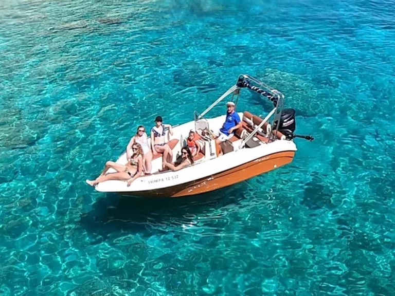 Wynajmij Motorówka z lub bez skippera Nireus w Psaroú