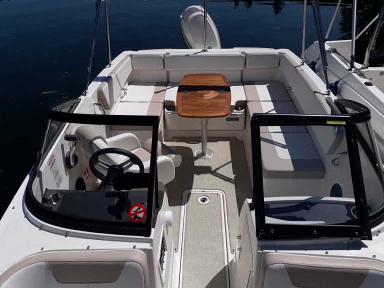 Wynajem w Chindrieux- Bayliner VR4OE na SamBoat