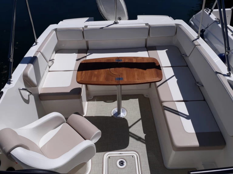 Wynajmij Bayliner VR4OE w Chindrieux