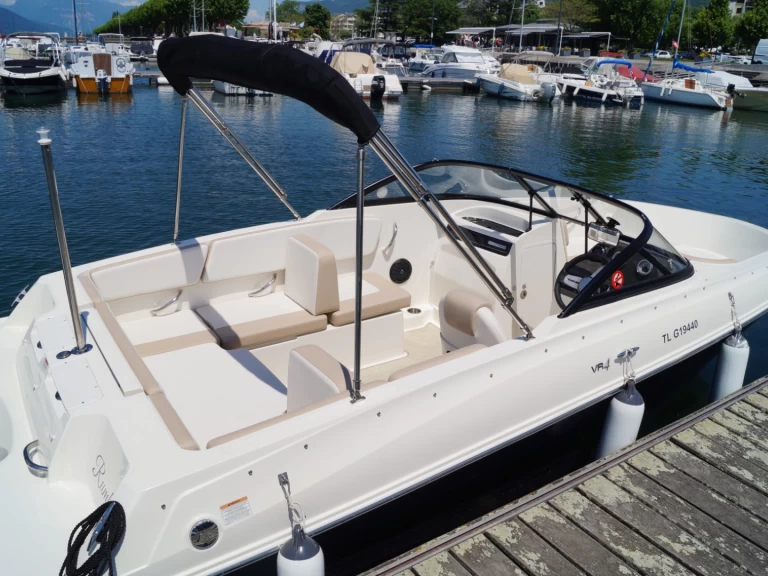 Wynajem Motorówka Bayliner z patentem 