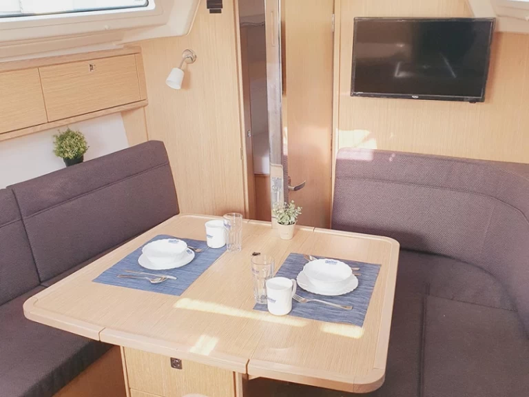 Wynajmij Bavaria Cruiser 34 w Pula