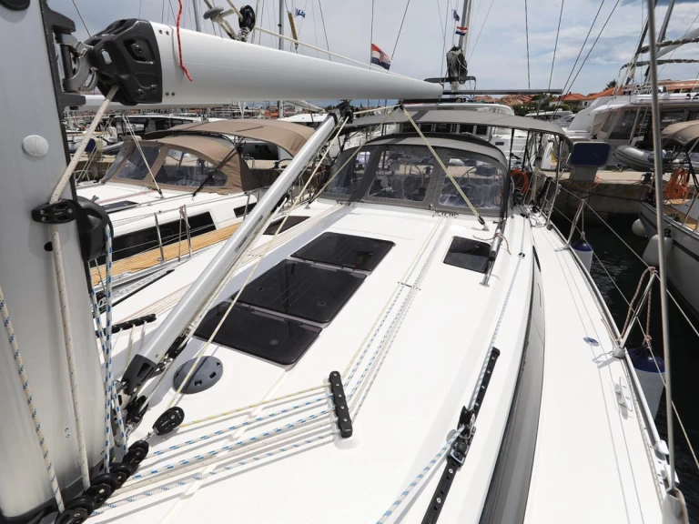 Wynajem Żaglowiec Bavaria z patentem 