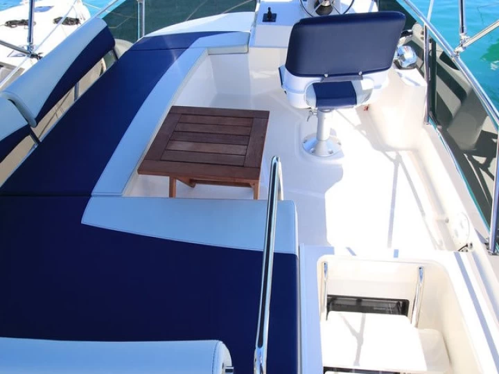 Wynajmij Delphia Platinum 989 Fly w Kukljica