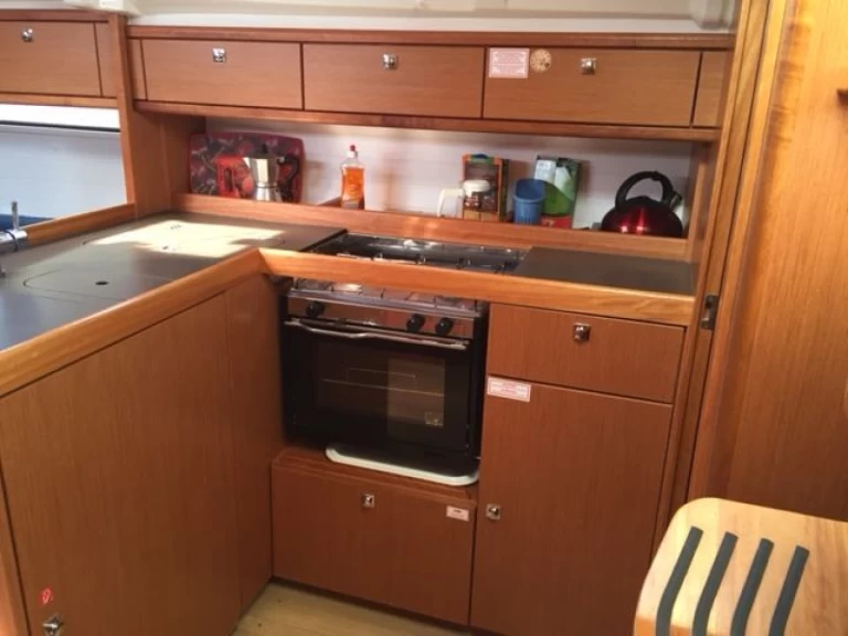 Wynajem Żaglowiec Bavaria z patentem 