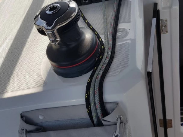 Wynajem Żaglowiec Bénéteau z patentem 